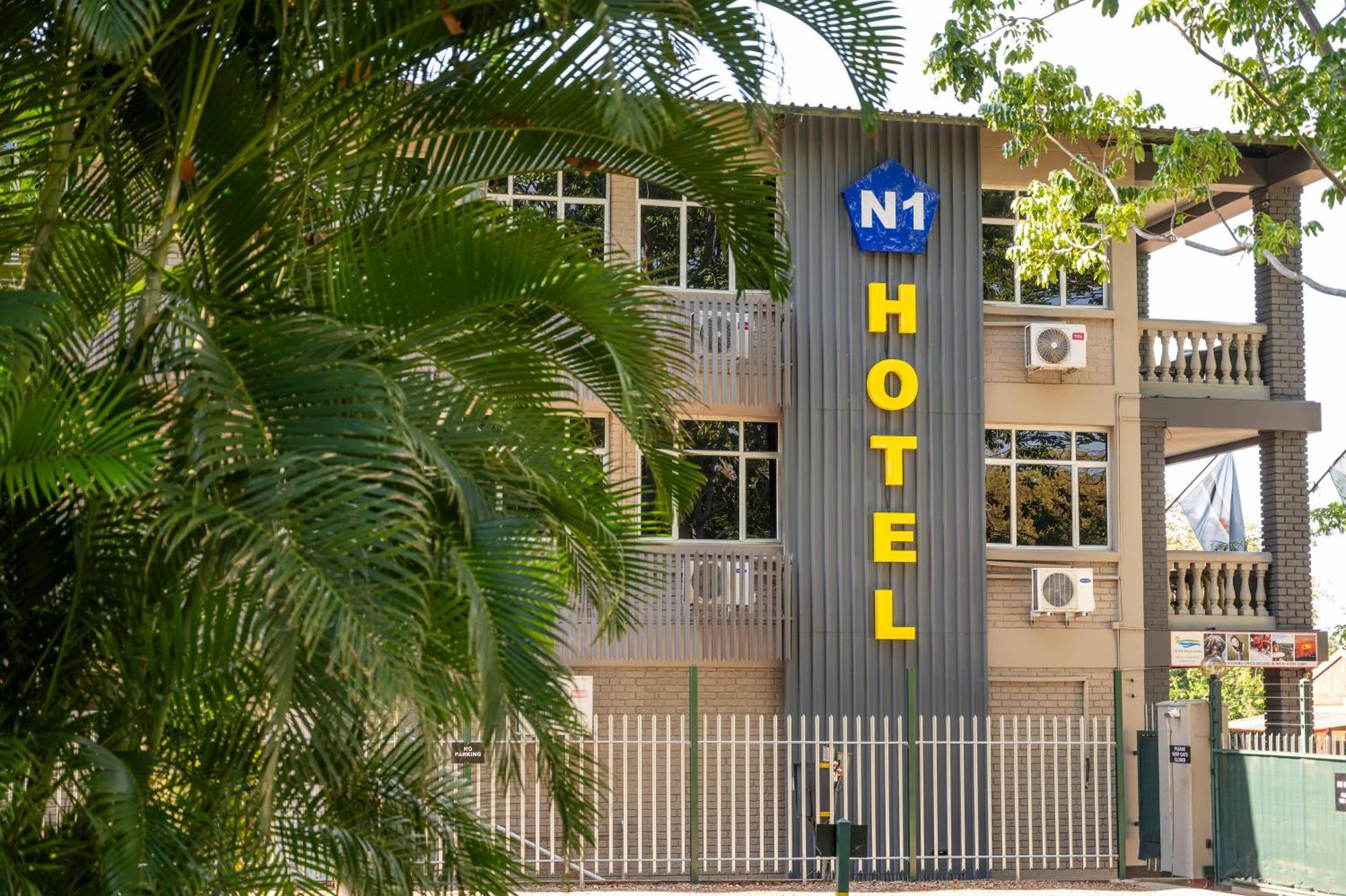 N1 Hotel & Campsite Victoria Falls Eksteriør bilde